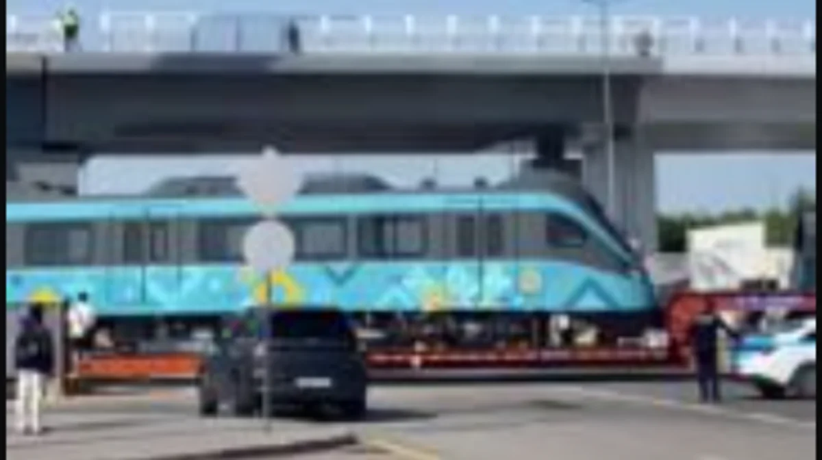 Астанада LRT пойыздары рельске қойылды