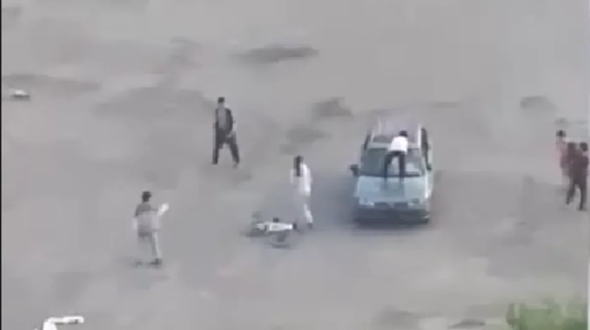 Астанада жасөспірімдер құрылыс алаңындағы көліктерді бүлдірген (ВИДЕО)