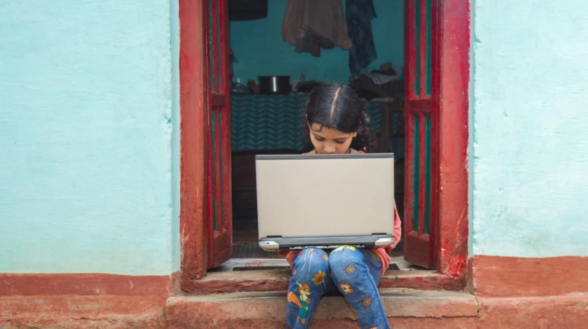 Starlink официально в Казахстане: высокоскоростной интернет доберётся до аулов