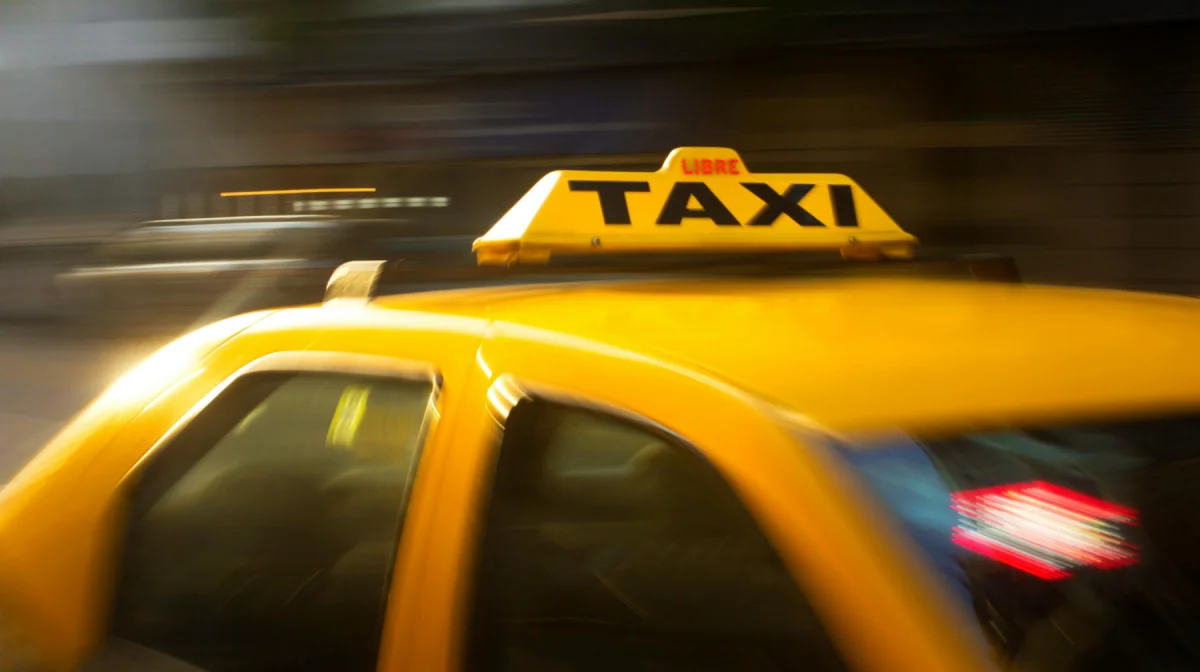 Смертельный ураган в Аксу: обломок дерева проткнул грудь пассажирке такси