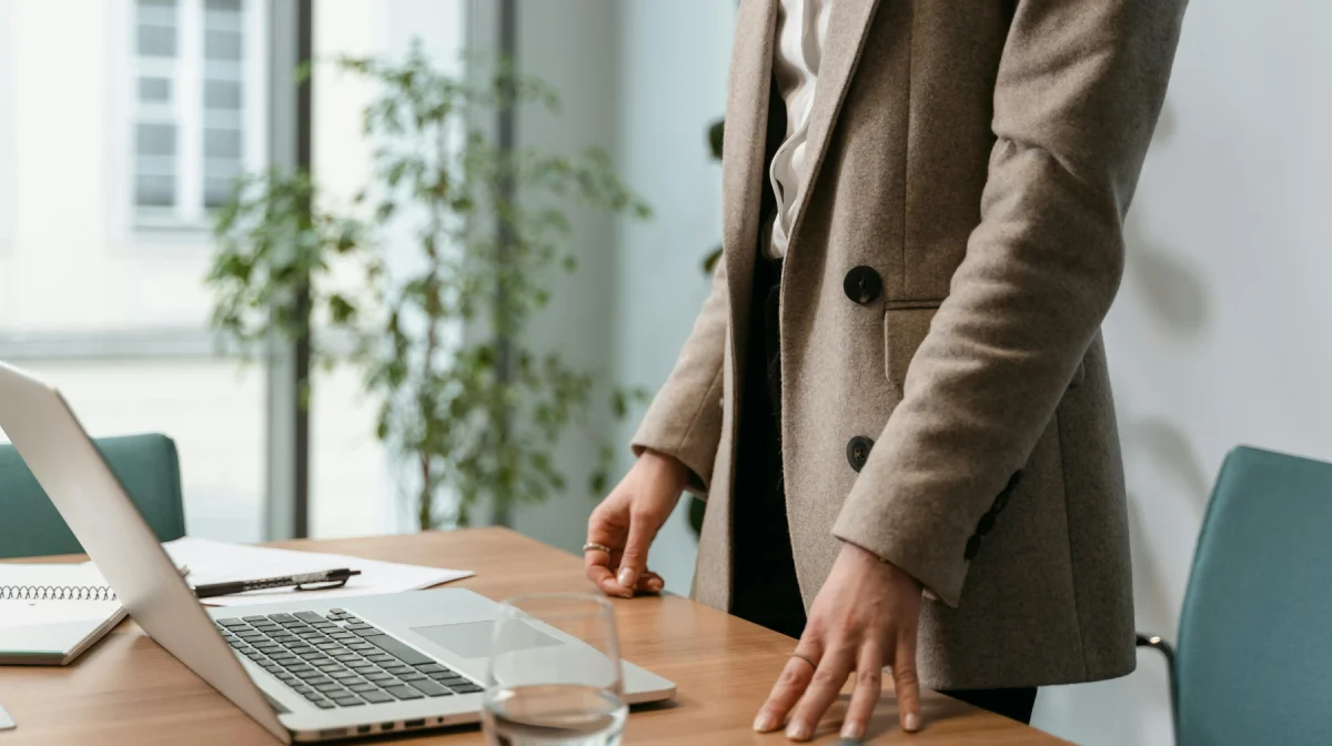 Топ-менеджер казахстанского банка украла миллионы и сбежала в Россию