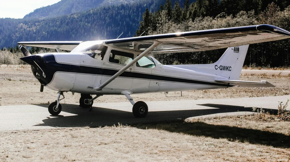 Частный самолёт разбился близ Астаны — создается комиссия по расследованию