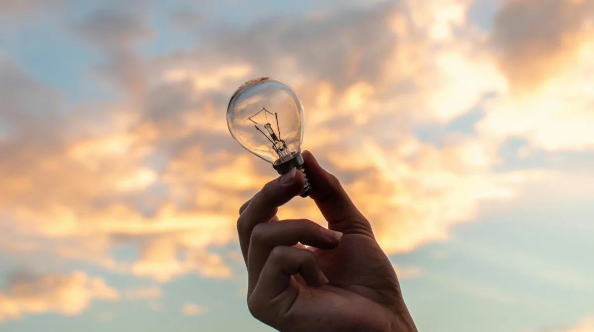 Шымкент задыхается: люди в аномальную жару сидят без света уже несколько дней