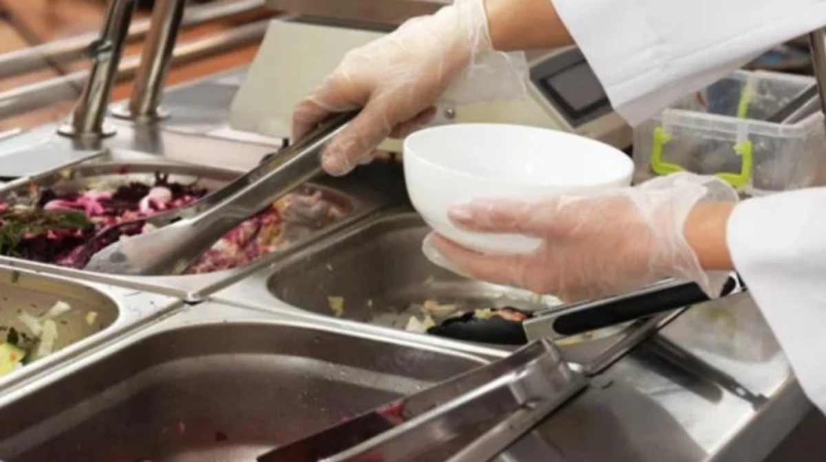 Ревизия в школьных столовых: Минздрав собирается бороться с ожирением у детей