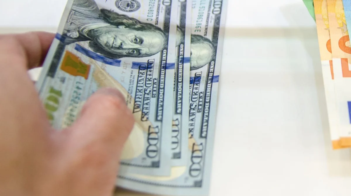 Нацфонд снова в роли «спасателя»: в июне продано $800 млн для покрытия бюджета