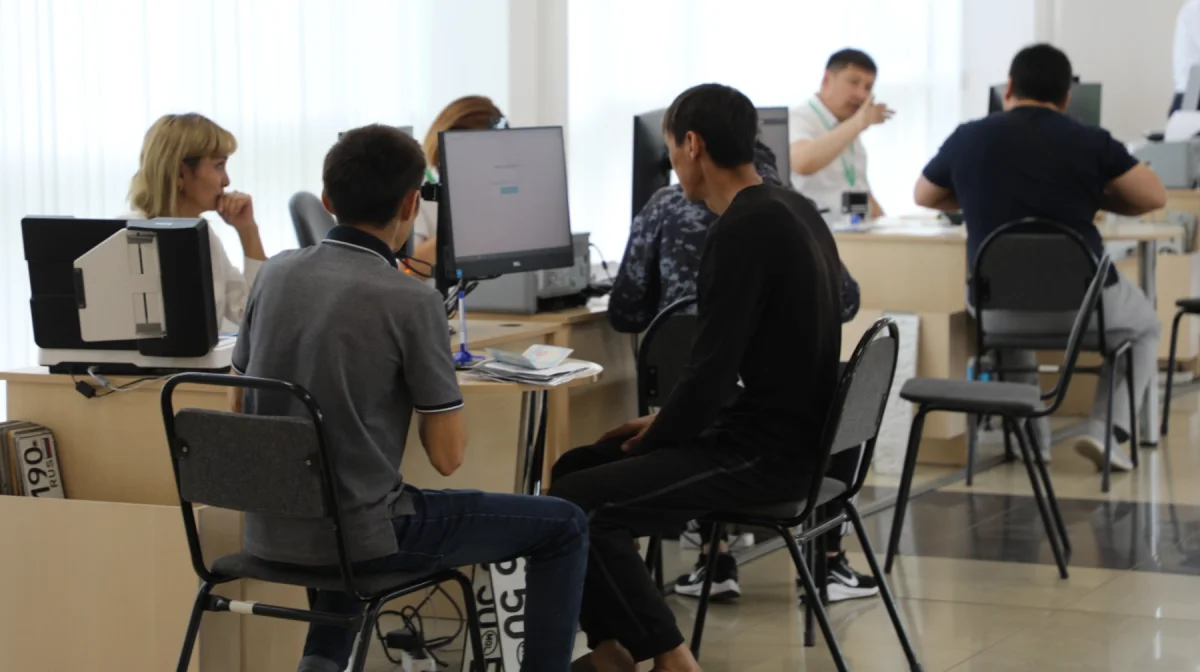 В ЦОНах и университетах оформляли липовые документы мигрантам