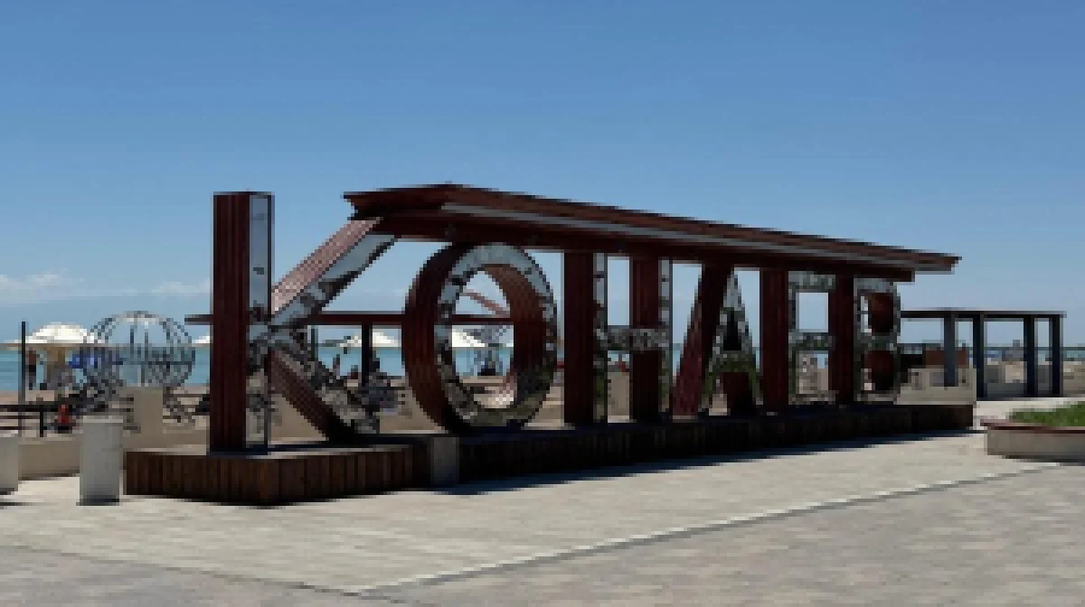 Күніне 4 мың демалушы және ЖИ камералары: Қонаевтағы жағажайларда тазалық қалай сақталуда?