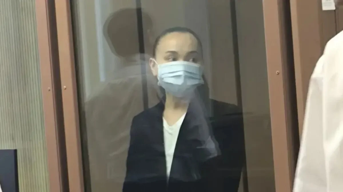 Перизат Қайрат изоляторда таяқ жегенін айтып, жылап қалды