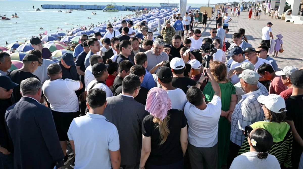 Пляжи в мусоре и связь пропадает: Кошербаев устроил проверку на Алаколе