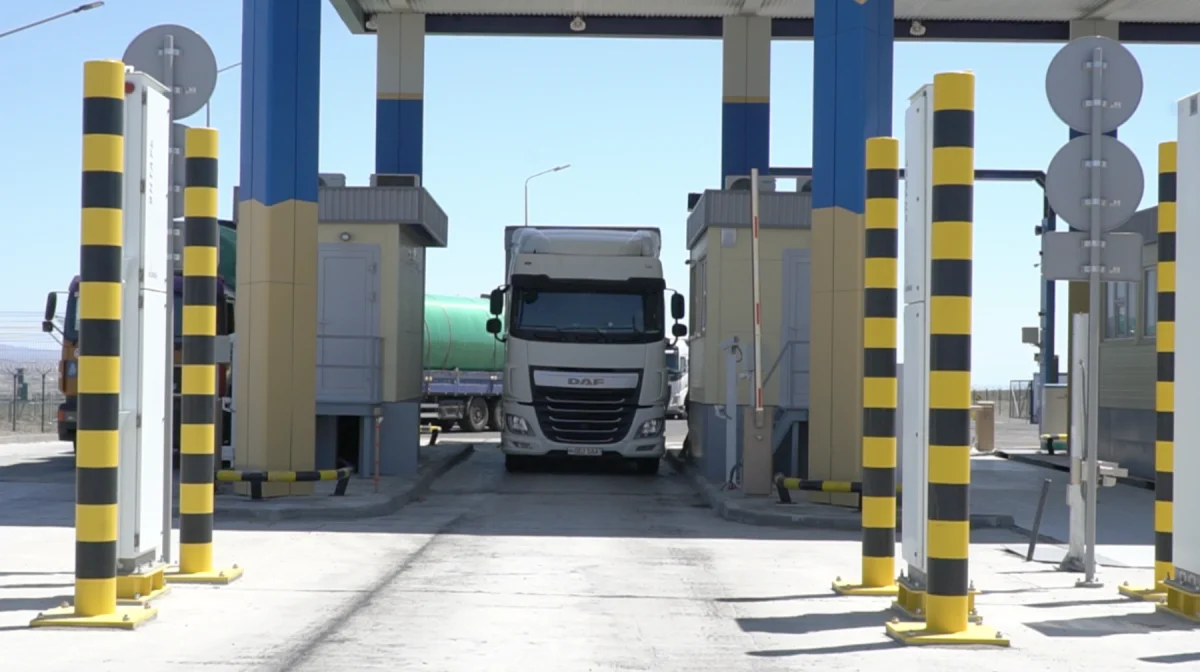 Перевозчики жалуются на поборы и хаос на казахстанских границах