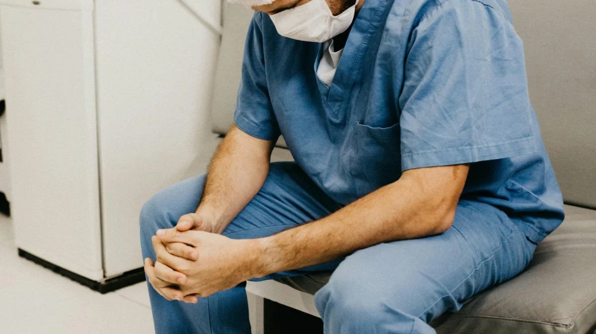 Министр Альназарова призвала остановить насилие против медиков