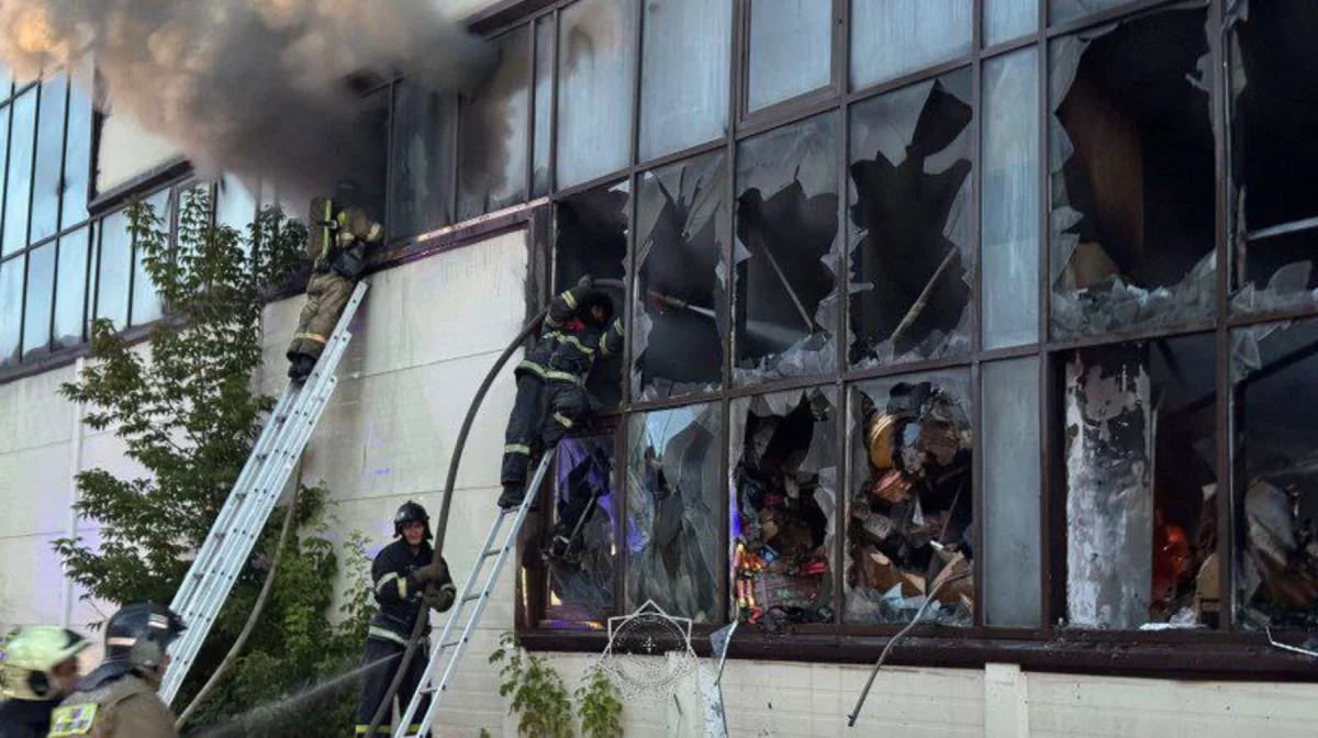 В Астане частично обрушился торговый дом «BIG Шанхай» после пожара