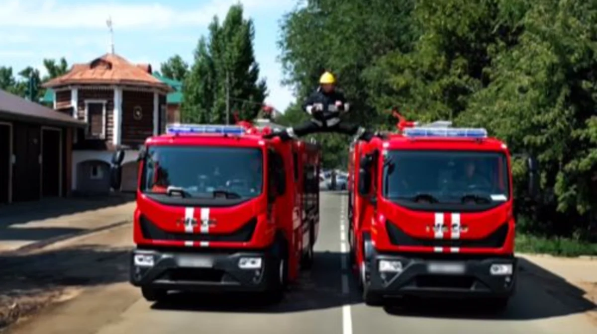 Оралдық өрт сөндіруші әйгілі Жан-Клод Ван Даммның трюгін қайталады (ВИДЕО)