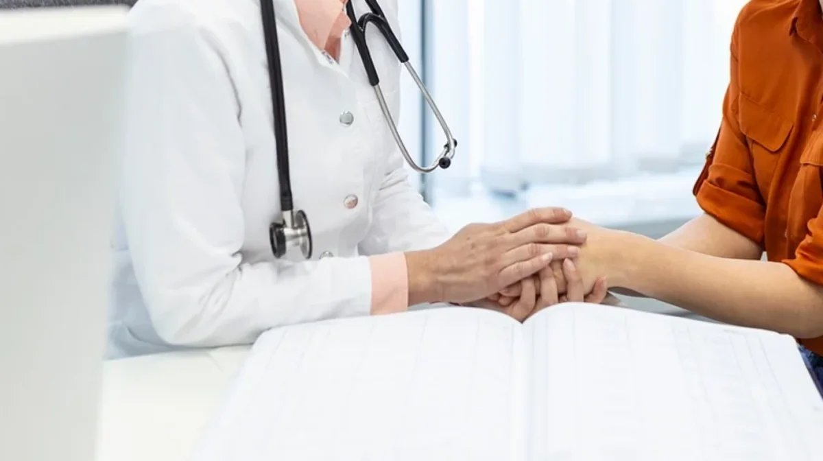 Токаев поручил пересмотреть законы в связи с насилием над медиками