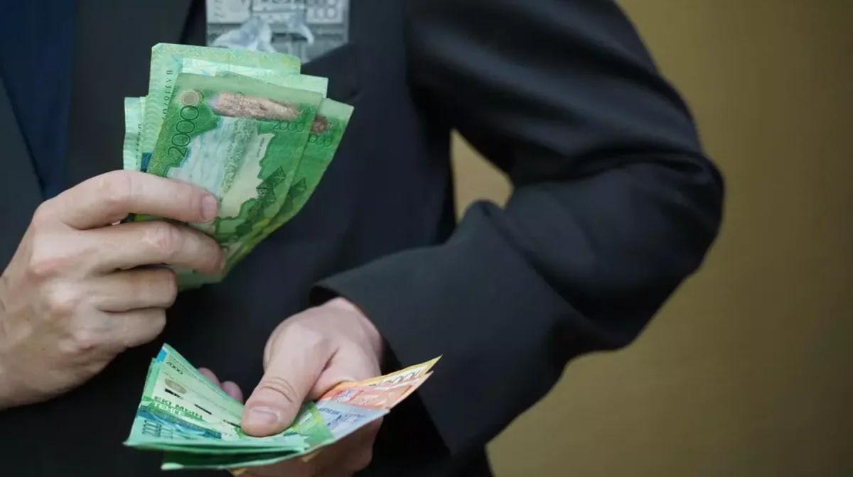 Елімізде орташа жалақы 423 мың теңгеге жетті