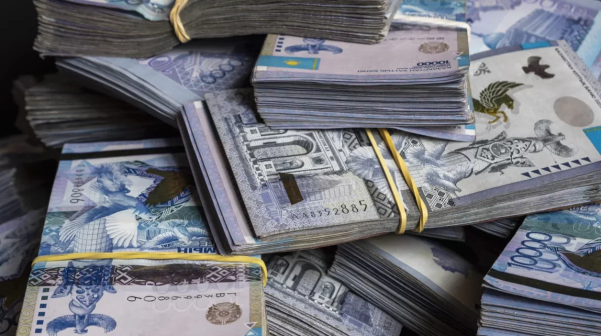 Ерлі-зайыпты халықтан баласының «еміне» деп жинаған ақшаны өз қажеттіліктеріне жұмсаған