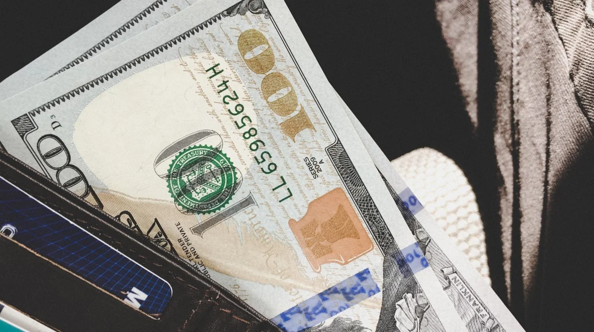 Доллар дорожает, а интерес к нему падает у казахстанцев