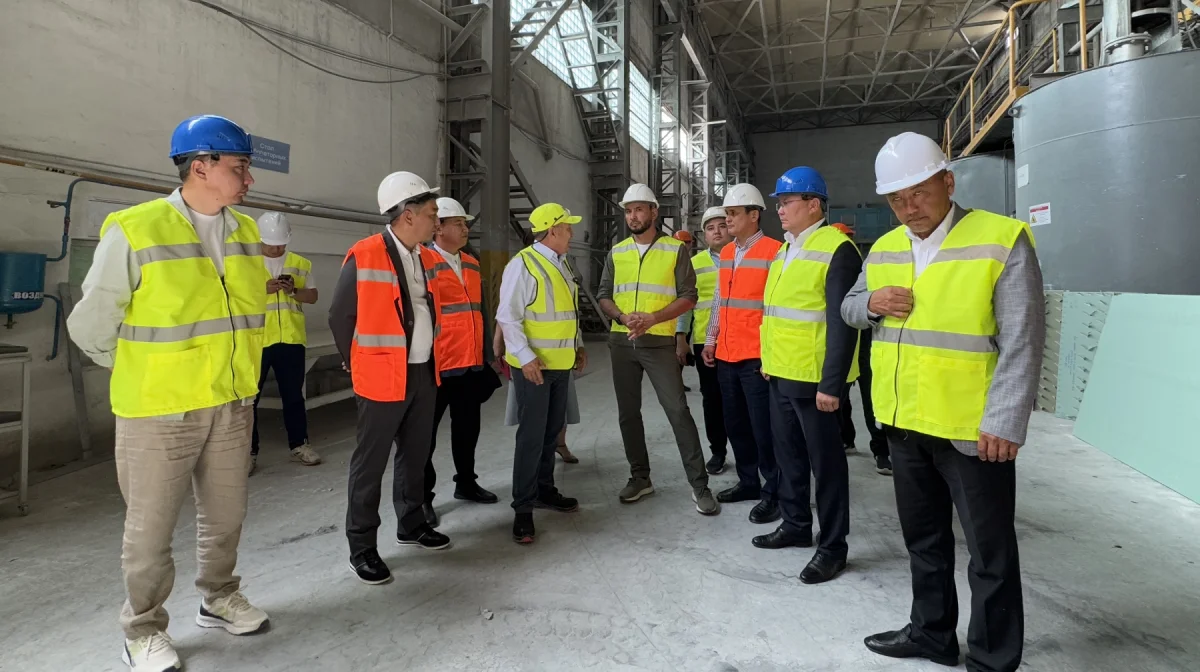 Завод в Атырауской области теряет миллионы из-за перебоев с электричеством и проблем с логистикой