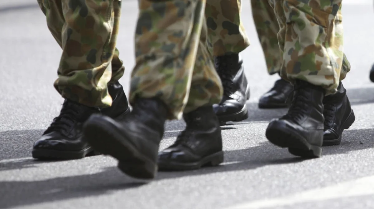 Скандал с военной экипировкой в Казахстане: армия получила бракованные берцы