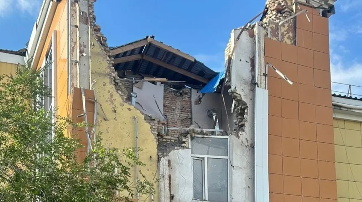 В Караганде обрушилось здание: эвакуированы 15 рабочих