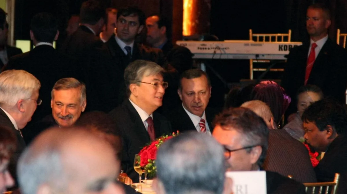 Тоқаев пен Ердоғанның 17 жыл бұрын түскен суреті жарияланды