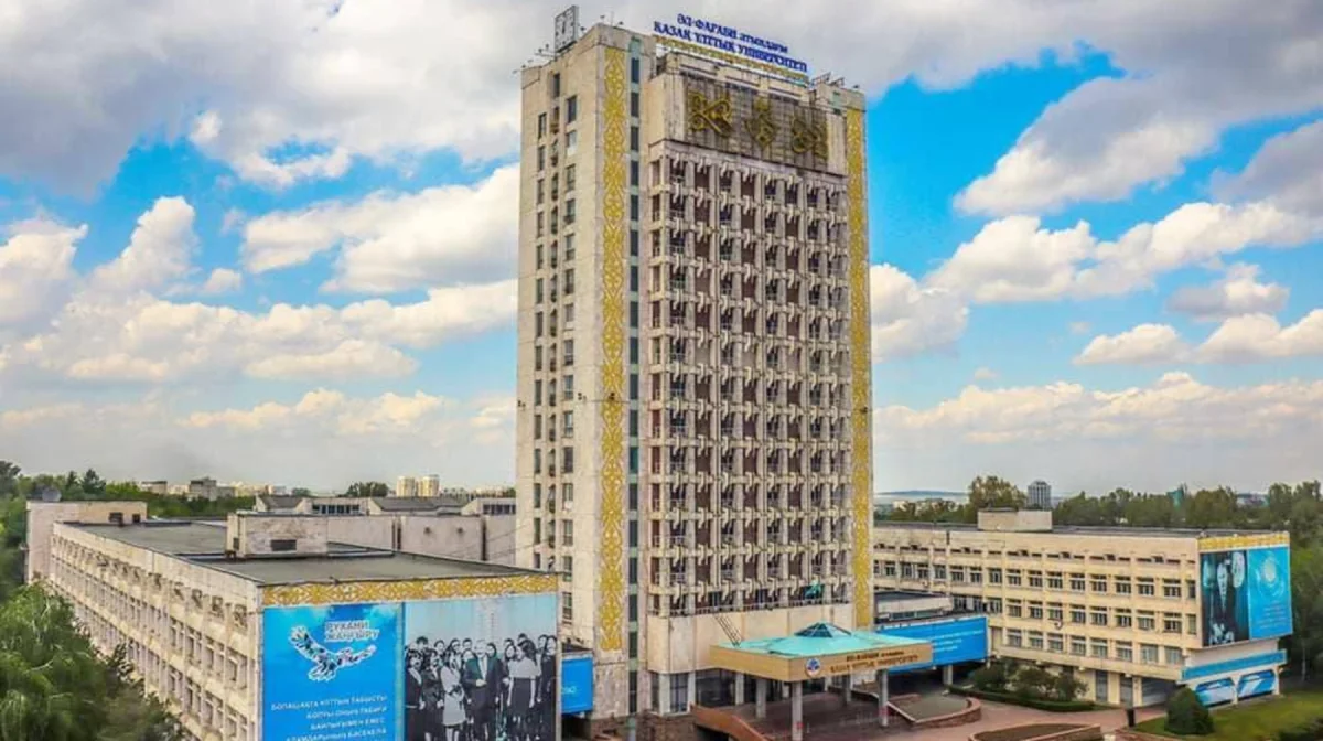 Алматыда студент университет ғимаратынан құлап көз жұмды