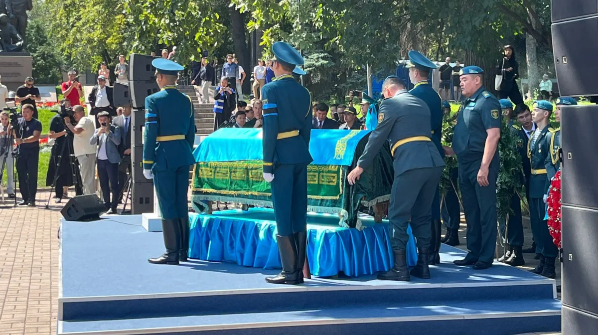 В Алматы простились с летчиком-космонавтом Талгатом Мусабаевым (ВИДЕО)