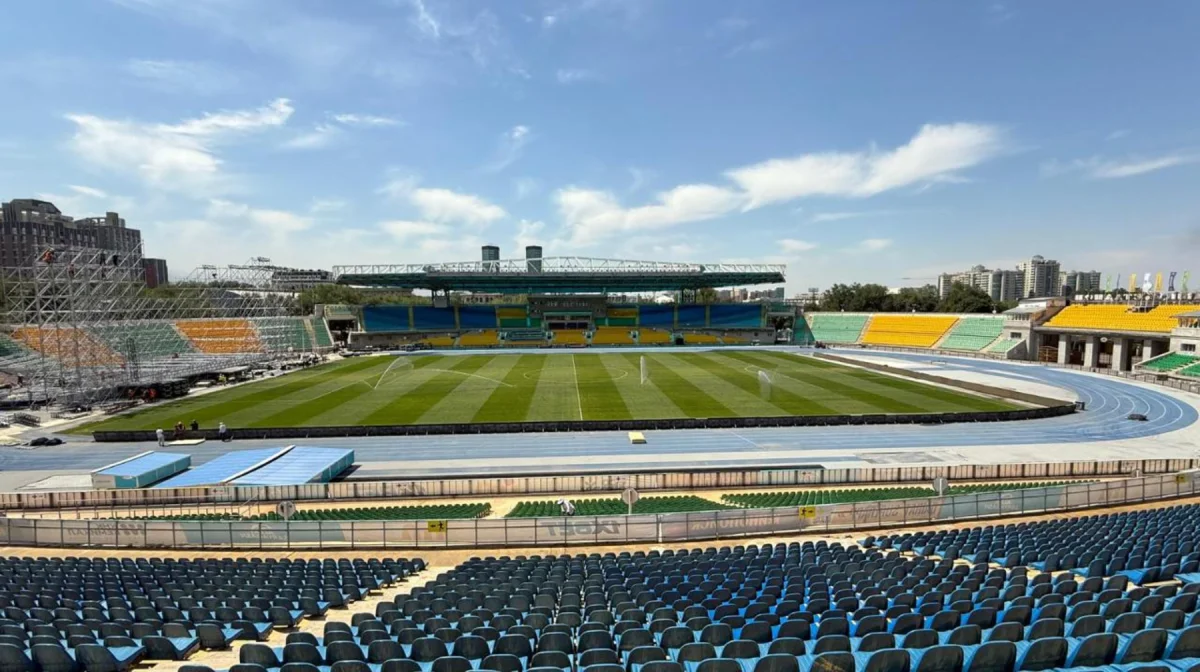 Стадион моют, трибуны чинят, охрана наготове: в Алматы наводят лоск перед приездом Джей Ло