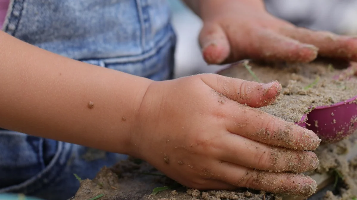 Малышку душили и били в детсаду Актау: воспитателей не оказалось рядом