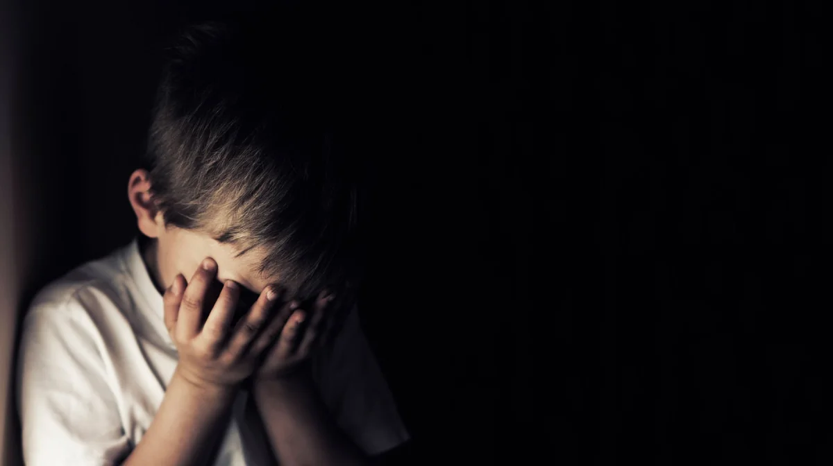 Казахстанца вернули из России для суда по делу о насилии над ребёнком