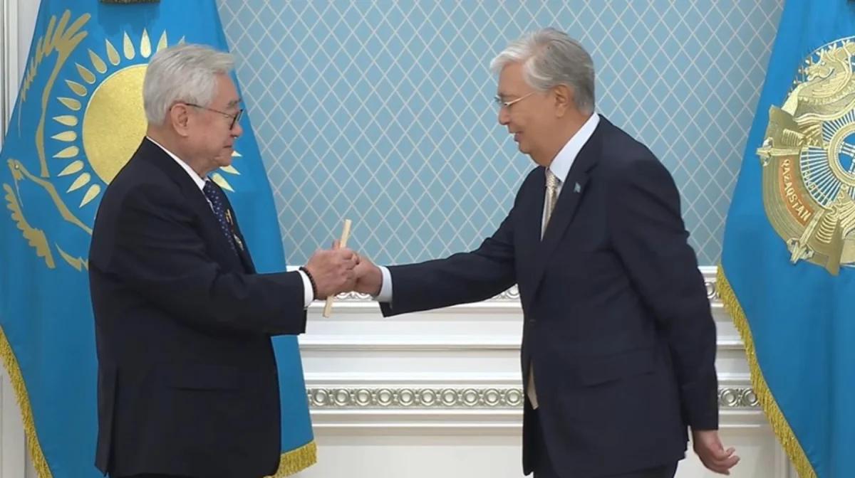 Токаев разбил доску и получил черный пояс по таеквондо