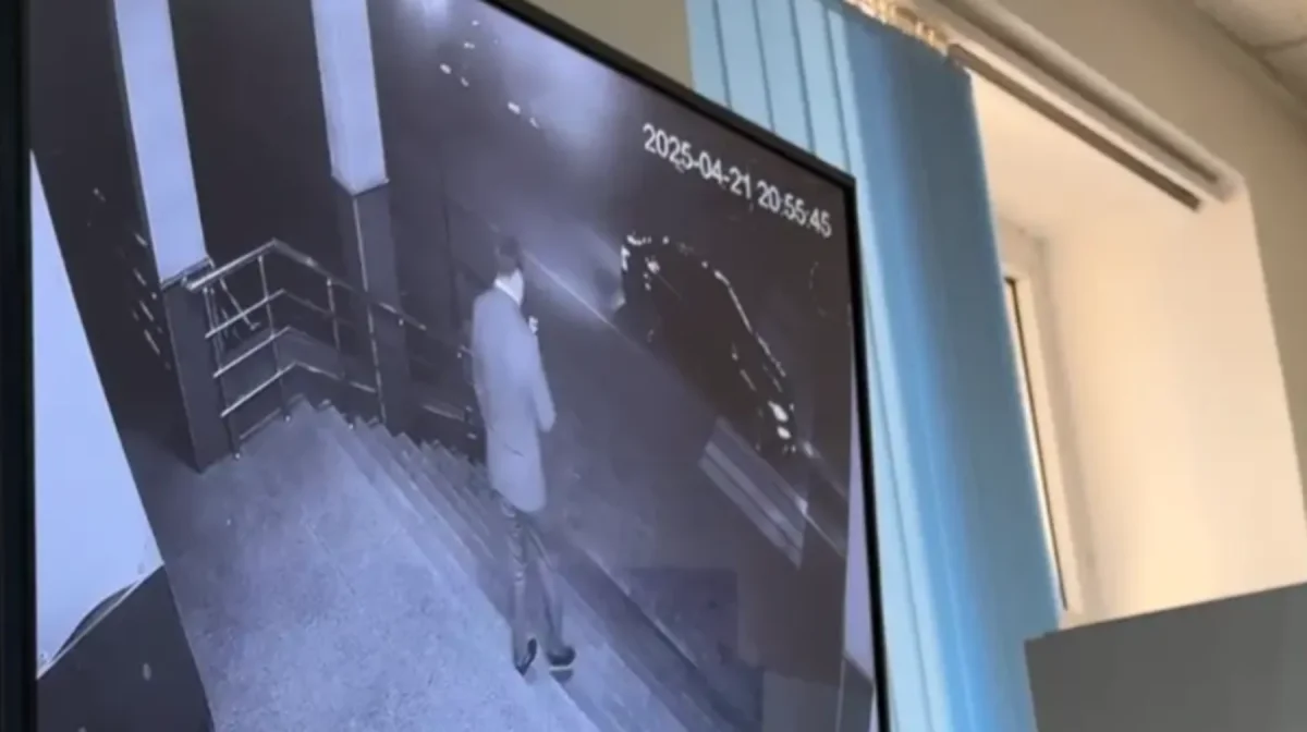 В суде Шымкента показали видео нападения на замакима Руслана Берденова