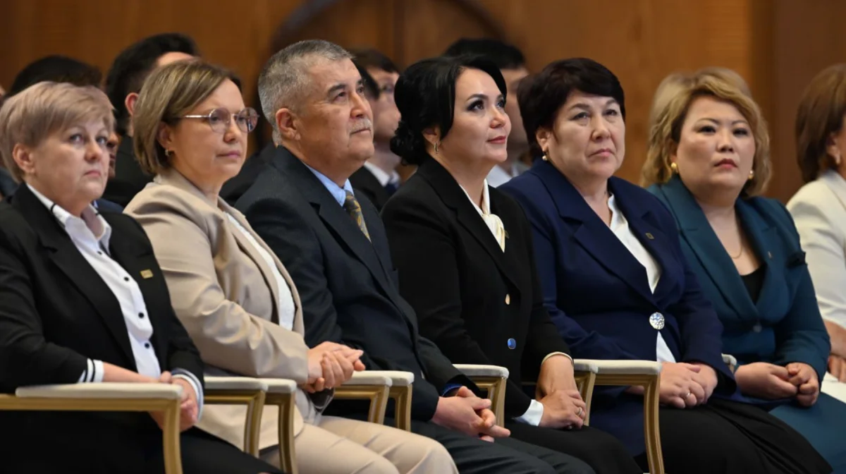 Токаев предложил законодательно защитить учителей от давления и произвола