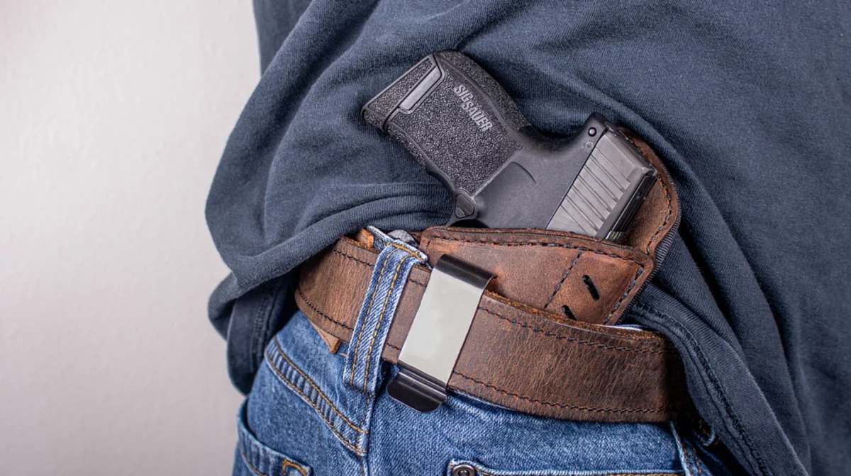 Мужчина открыл стрельбу во дворе жилого комплекса в Астане