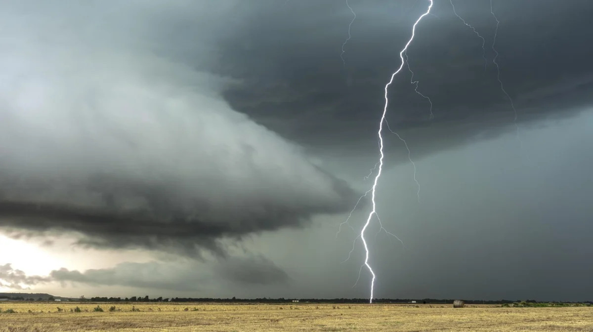 В Акмолинской области двух детей ударило молнией