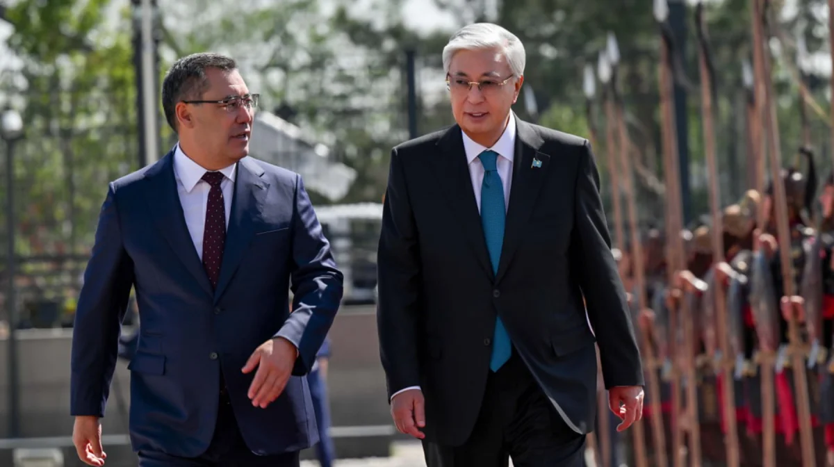 Токаев и Жапаров встретились в резиденции в Бишкеке