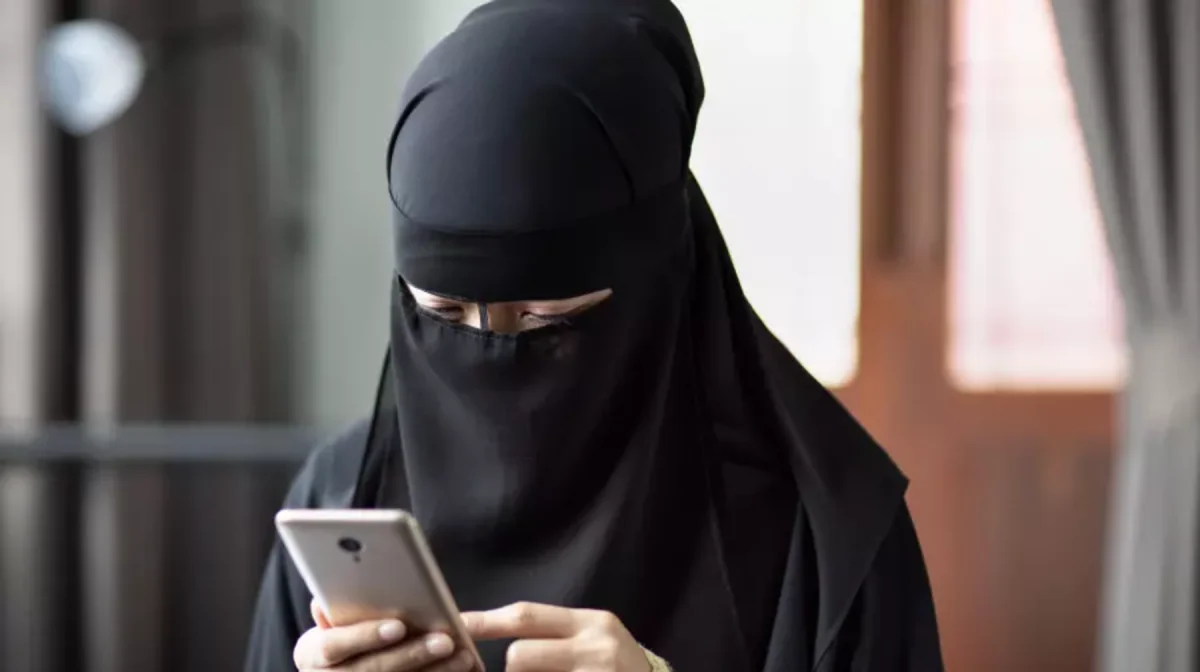 Бет-жүзді тұмшалауға салынған тыйымның орамал мен ақжаулыққа қатысы жоқ - теолог