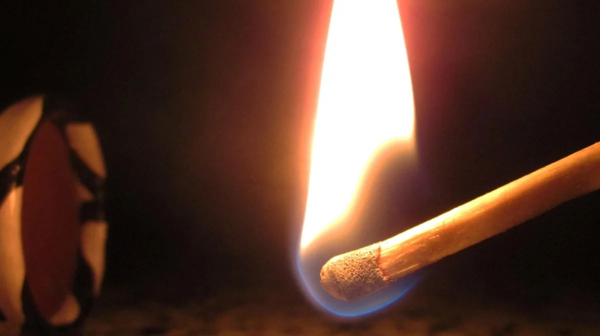 В аэропорту Алматы мужчина поджёг себя