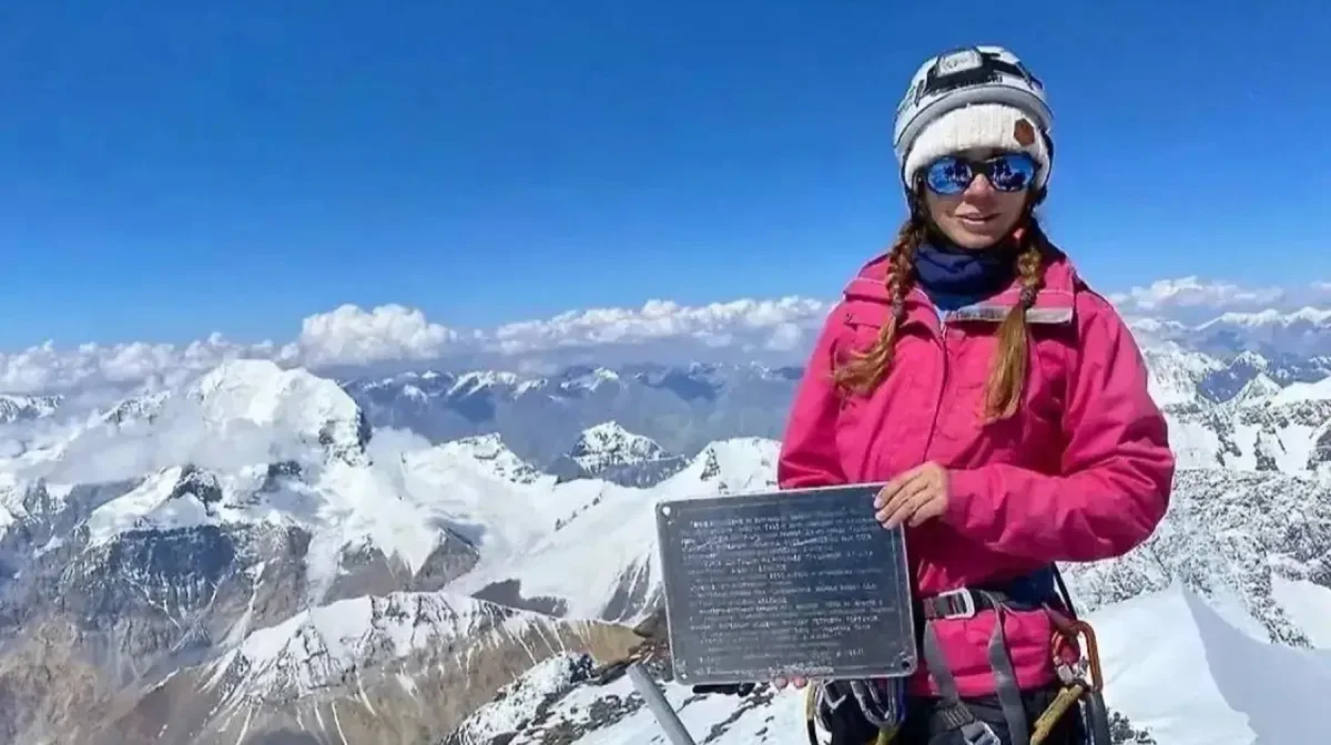 Қырғызстандағы тау шыңында қалып қойған альпинистің ұлы көмек сұрады