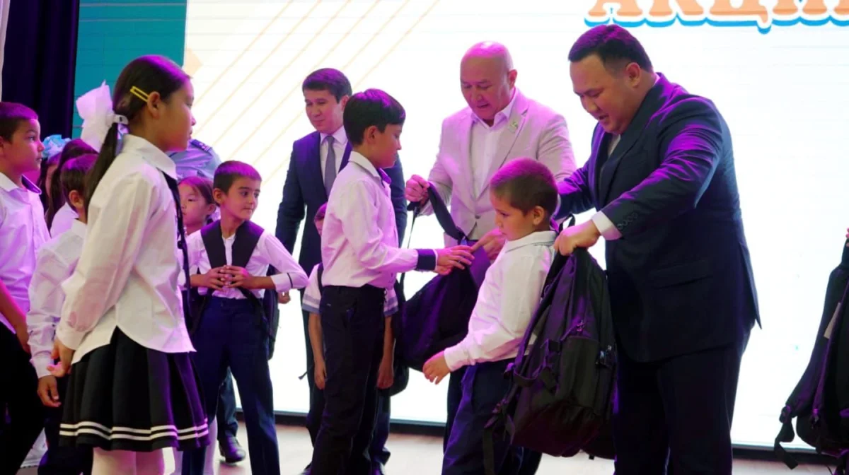 Түркістанда “Мектепке жол” акциясы аясында 500-ден аса бала қолдауға ие болды