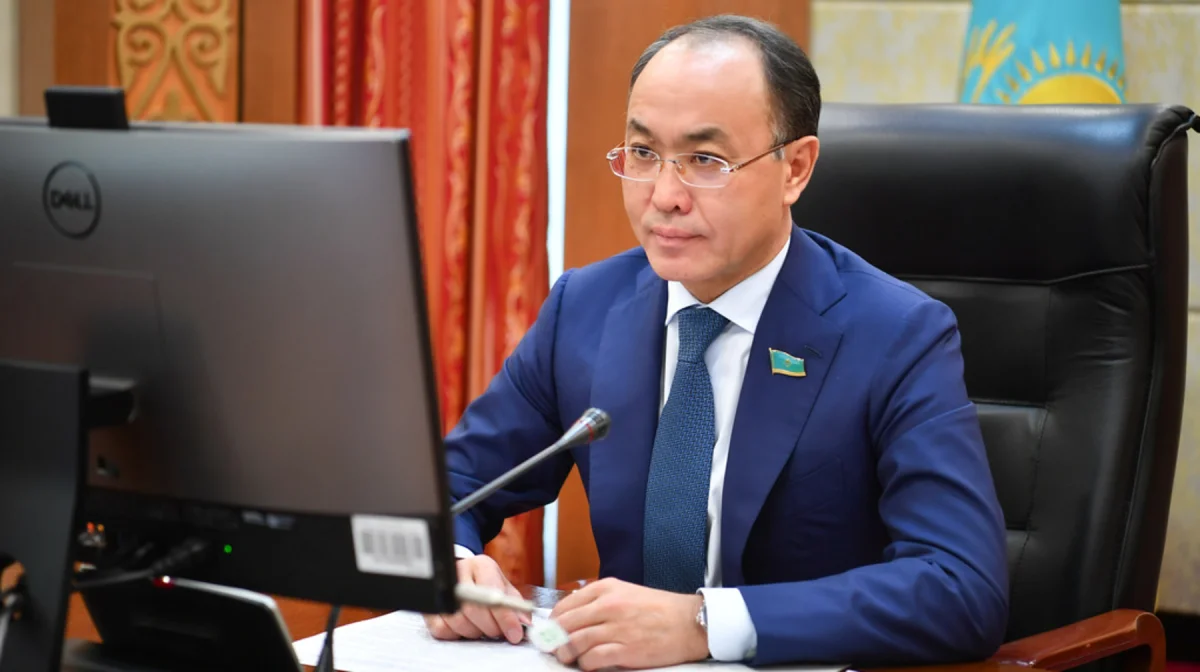 Бывшего председателя Антикора Кожамжарова подозревают в превышении полномочий и отмывании денег