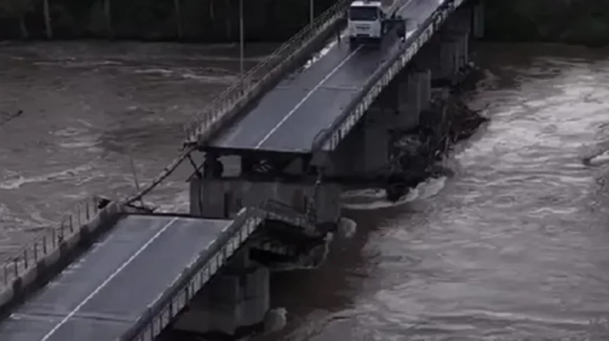 Обрушение моста с ремонтом за 600 млн тенге: в Усть-Каменогорске завели уголовное дело