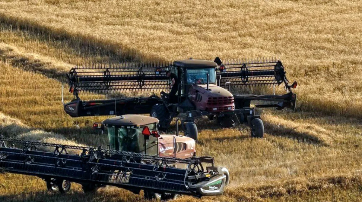 Аграрии жалуются на топливо и цены, премьер требует решений на местах