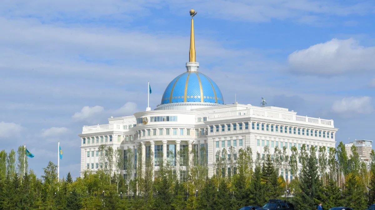 Президент освободил от должностей ряд советников и помощников