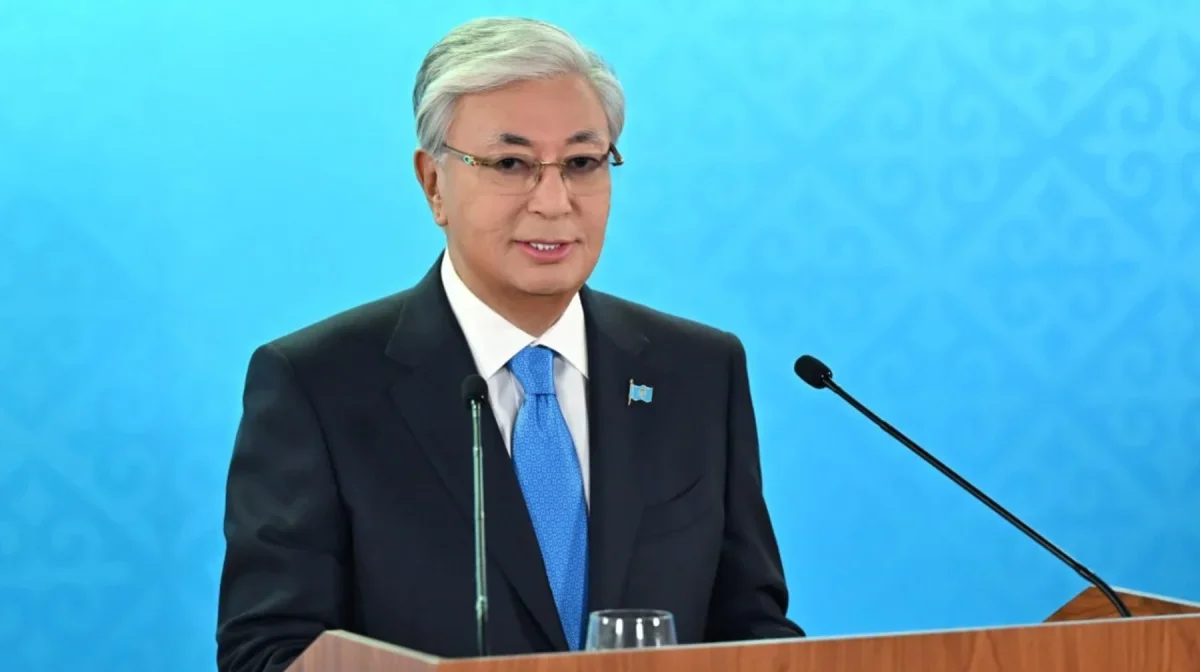 Токаев поздравил казахстанцев с Днем труда