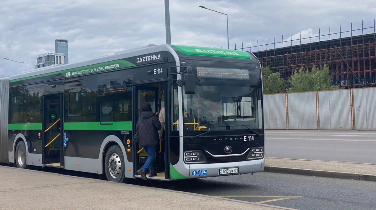 Сколько тратят казахстанцы на автобусы и такси?