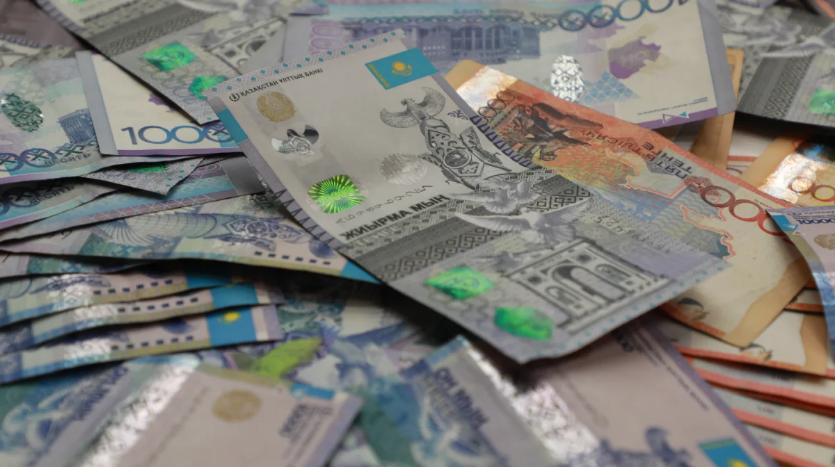 Кто в Казахстане получает зарплату более 15 миллионов тенге?