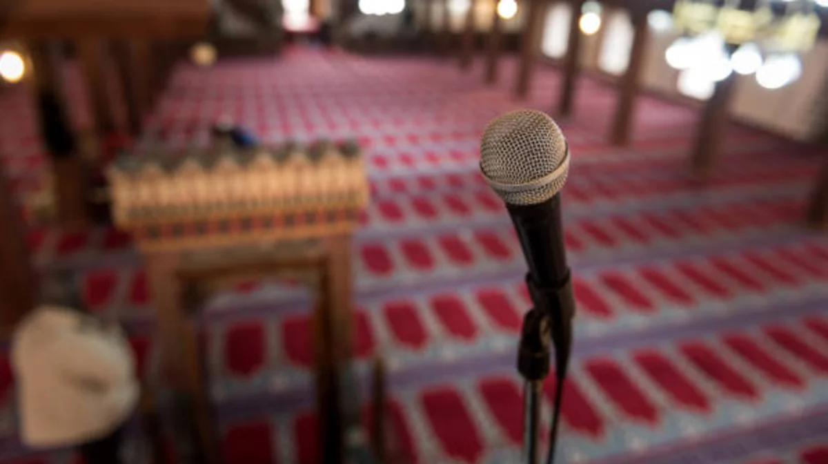 «Себепсіз жамағаттан ақша жинайды»: Шардарада имамның әрекеті қызу талқыланып жатыр