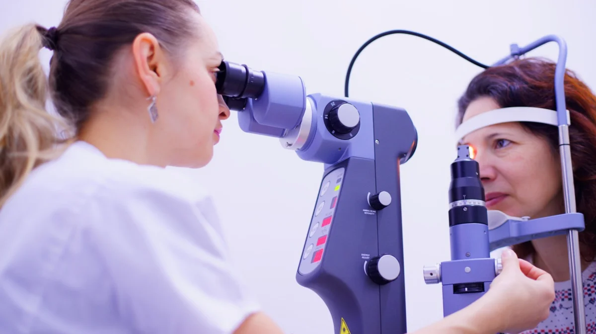 Запретили «зубы» — пошли «глаза»: куда теперь казахстанцы выводят пенсионные?