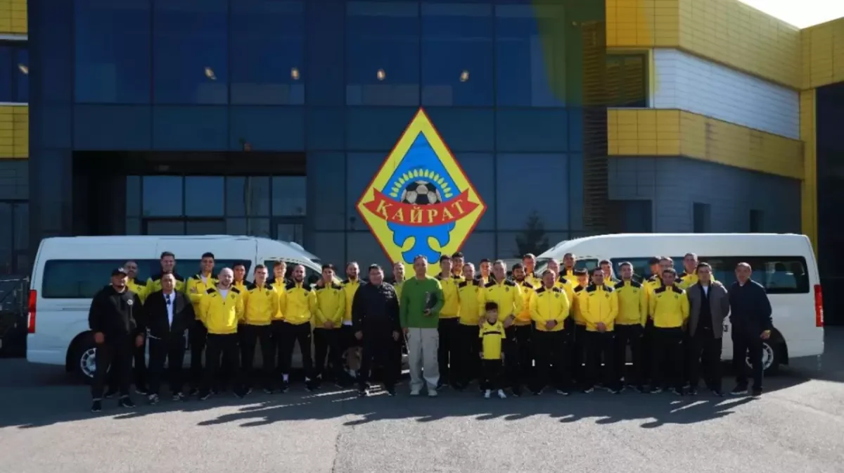 Тұрсын Алагөзов «Қайрат» футболшыларына жаңа автобус сыйлады